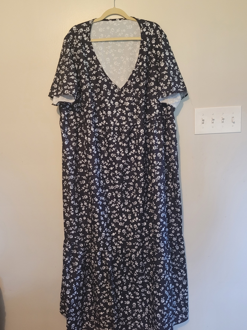 SHEIN Black Maxi Dress with White Floral Print